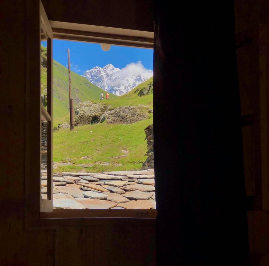 Ushguli 12 Century Hotell Exteriör bild